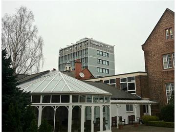 英國(guó)留學(xué)熱門院校之愛丁堡瑪格麗特女王大學(xué)--在現(xiàn)實(shí)企業(yè)中培養(yǎng)學(xué)生
