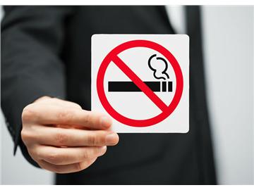 美國研究生吸煙率為4％。出臺(tái)全面控?zé)熜掠?jì)劃